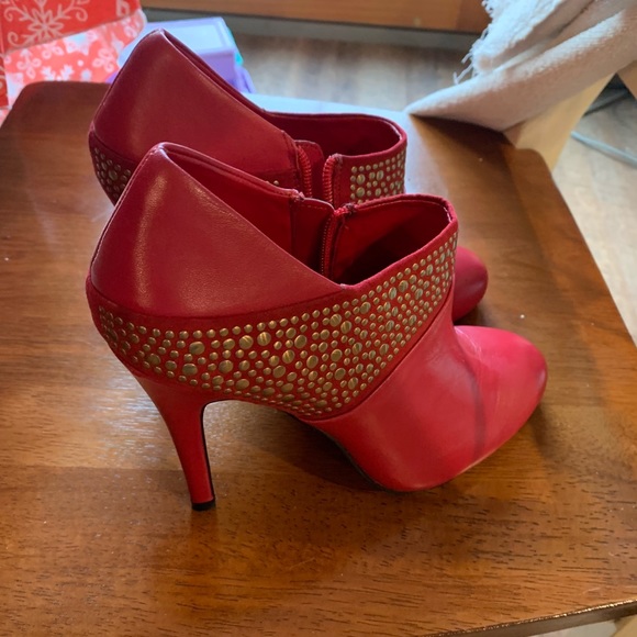 ABS Allen Schwartz Red leather stiletto booties - Picture 2 of 8
